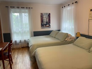 Soundproofing, iron/ironing board, rollaway beds, free WiFi - Auberge Les Deux Tours (Saguenay)
