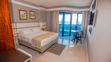 Chambre Deluxe, vue mer | Minibar, coffres-forts dans les chambres, chambres insonorisées