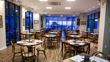 Desayuno buffet incluido todos los días