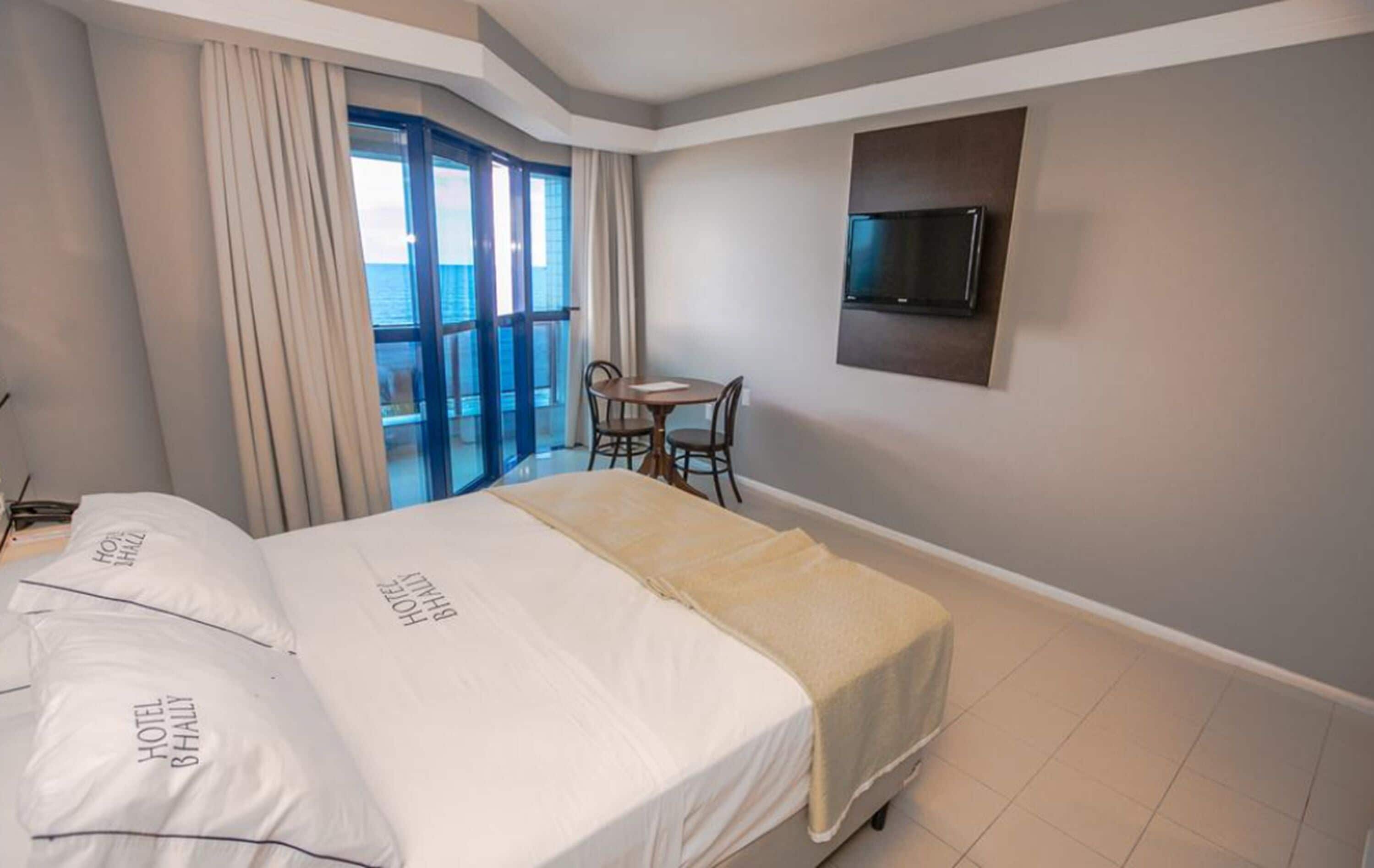deluxe room, sea view | minibar, in-room safe, soundproofing, free wifi