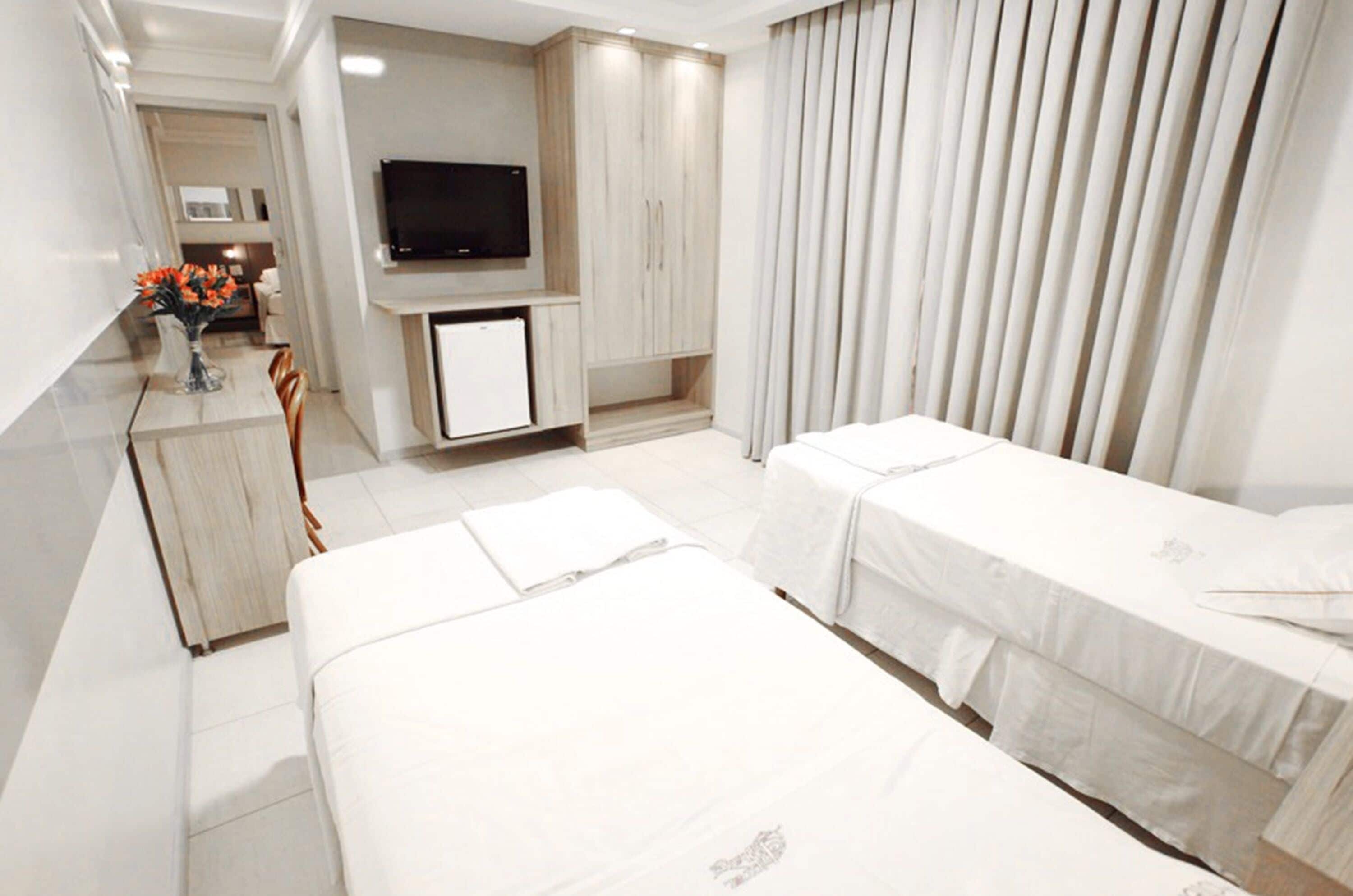 family room | minibar, in-room safe, soundproofing, free wifi