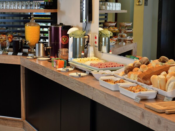 Tägliches inbegriffenes Frühstücksbuffet