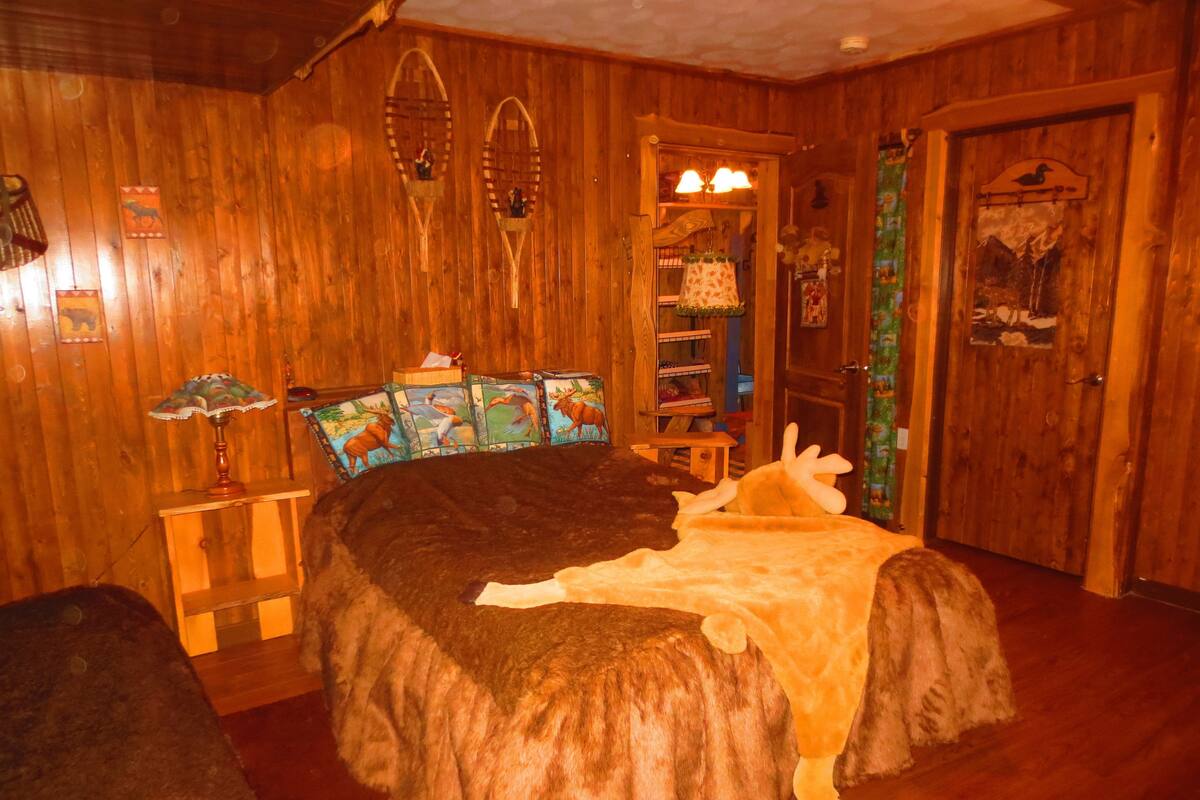 Vierbettzimmer (La Chambre du Trappeur) | Individuell dekoriert, individuell eingerichtet, Babybetten