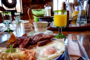 Aamiainen (220 MXN per henkilö)