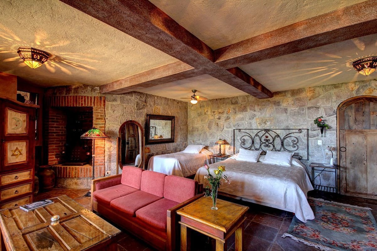 standard room, 1 queen bed | iron/ironing board, free wifi, bed sheets