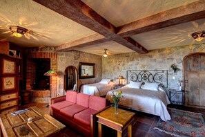 Standard-huone, 1 keskisuuri parisänky | Silitysrauta/-lauta, ilmainen Wi-Fi, vuodevaatteet