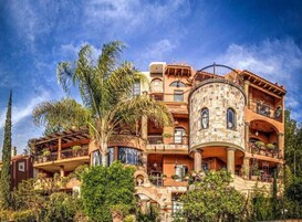 Πρόσοψη καταλύματος