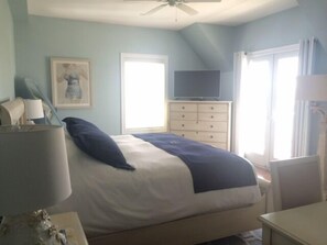 Iron/ironing board, free WiFi, bed sheets - The Inn at Spring House (Block Island)