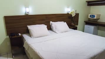 Habitación doble | Minibar, escritorio, sistema de insonorización y camas supletorias