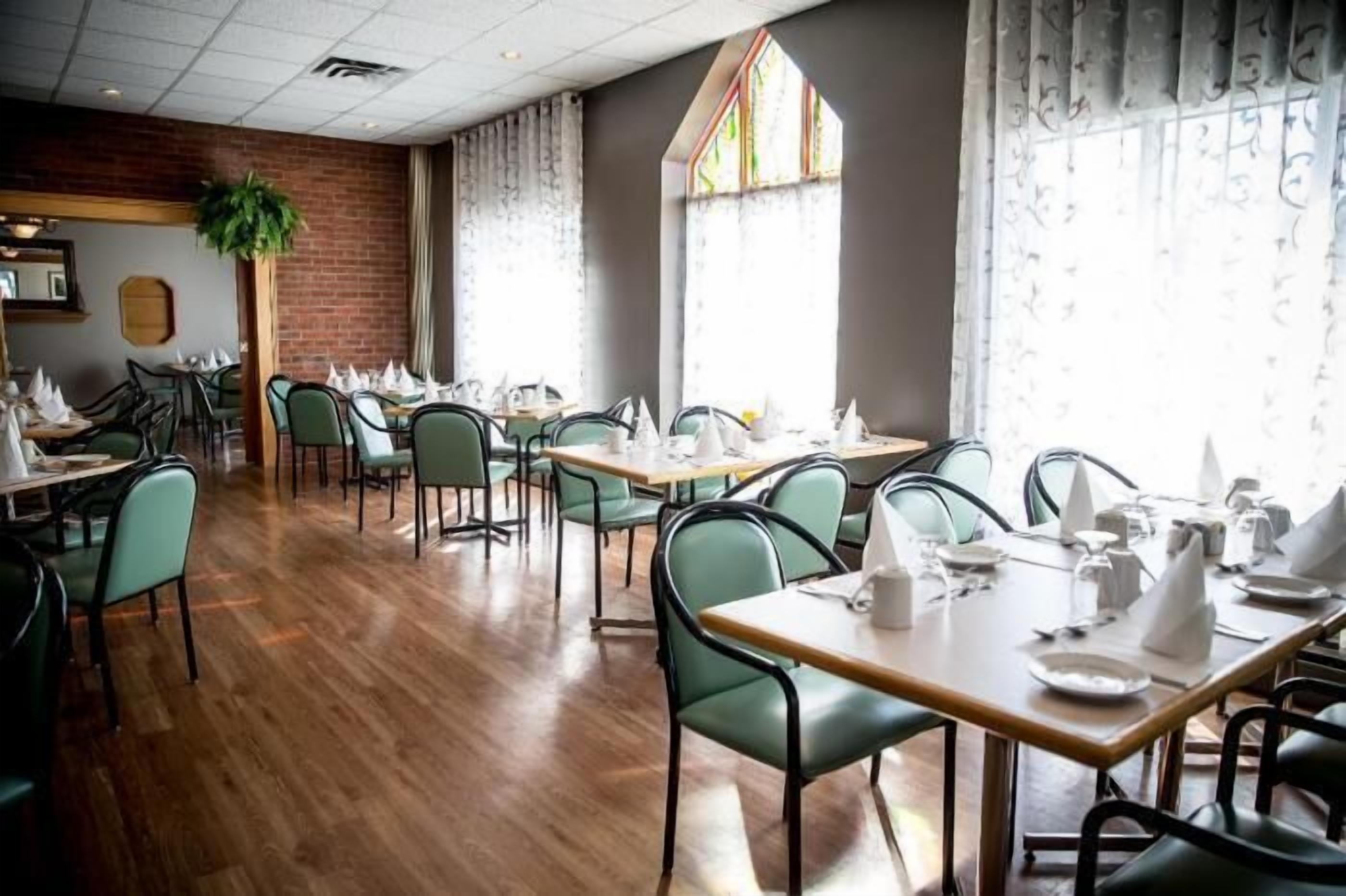 breakfast, lunch and dinner served