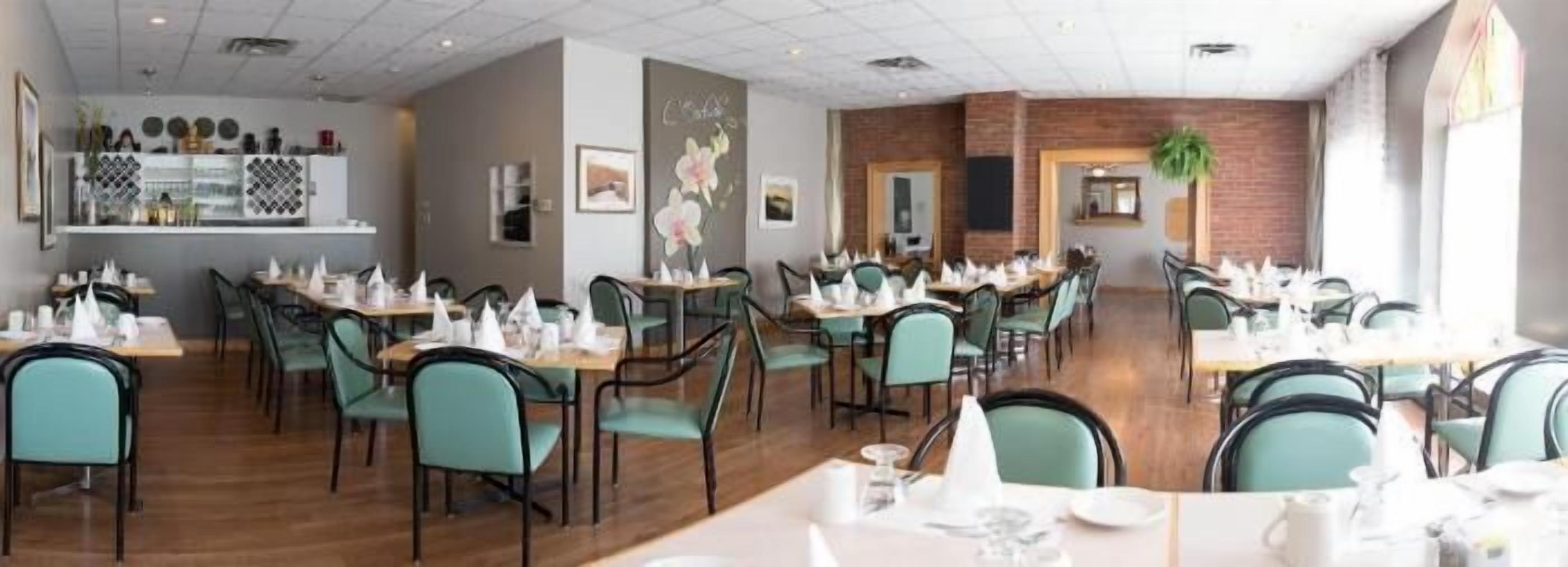 breakfast, lunch and dinner served