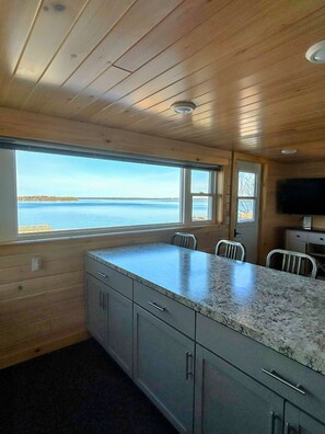 Cottage 4, 1 Bedroom | Näkymä huoneesta