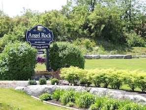 Property entrance - Angel Rock Waterfront Cottages and Vacation Homes (Cape Vincent)