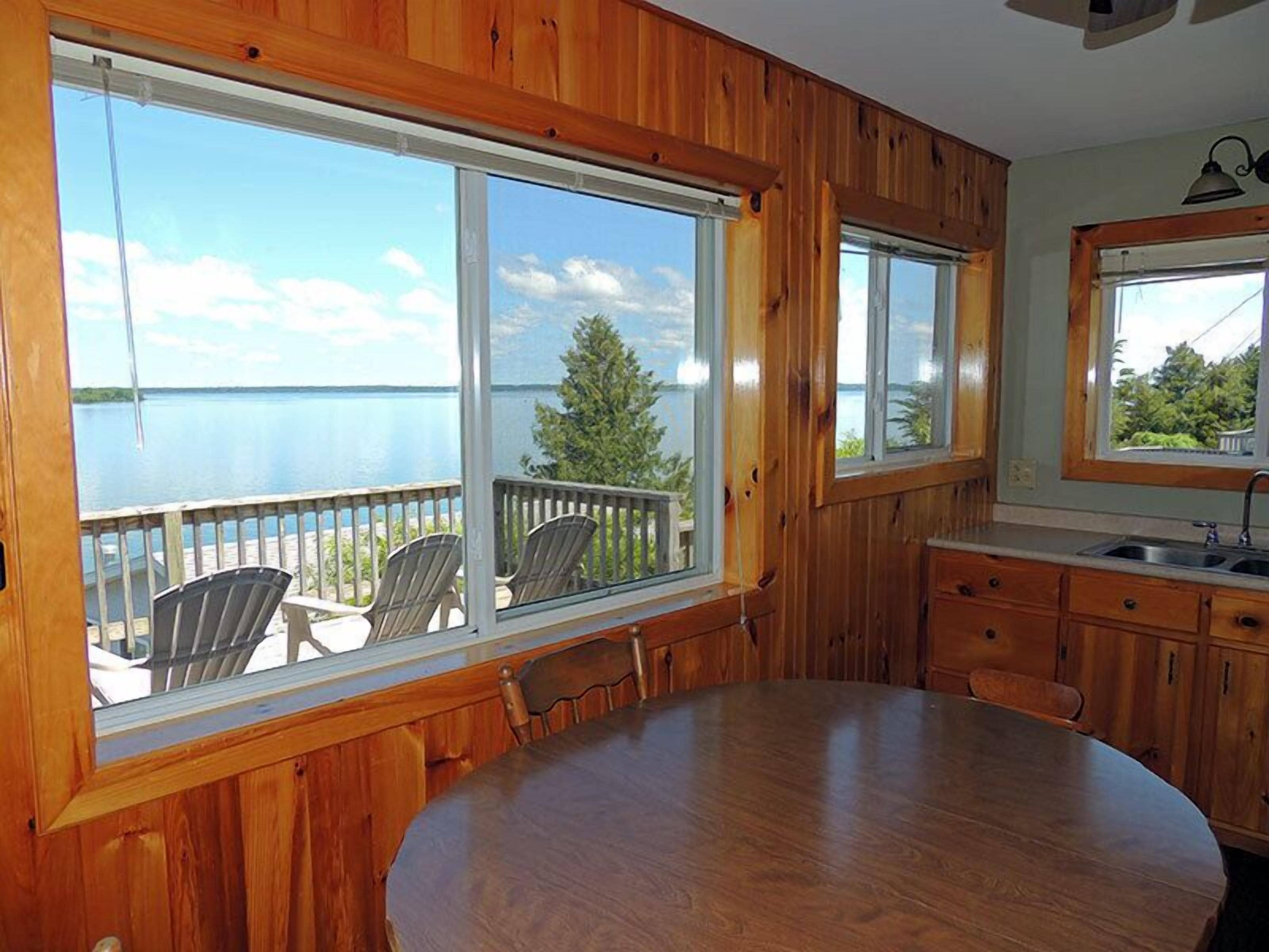 Cottage 10, 3 Bedrooms | In-room dining