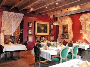3 restaurants; lunch and dinner served  - Houmas House Plantation and Gardens (Darrow)