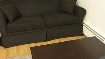 Deluxe Room | Living area | TV