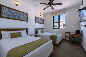 Habitación doble estándar | Escritorio, tabla de planchar con plancha y wifi gratis 