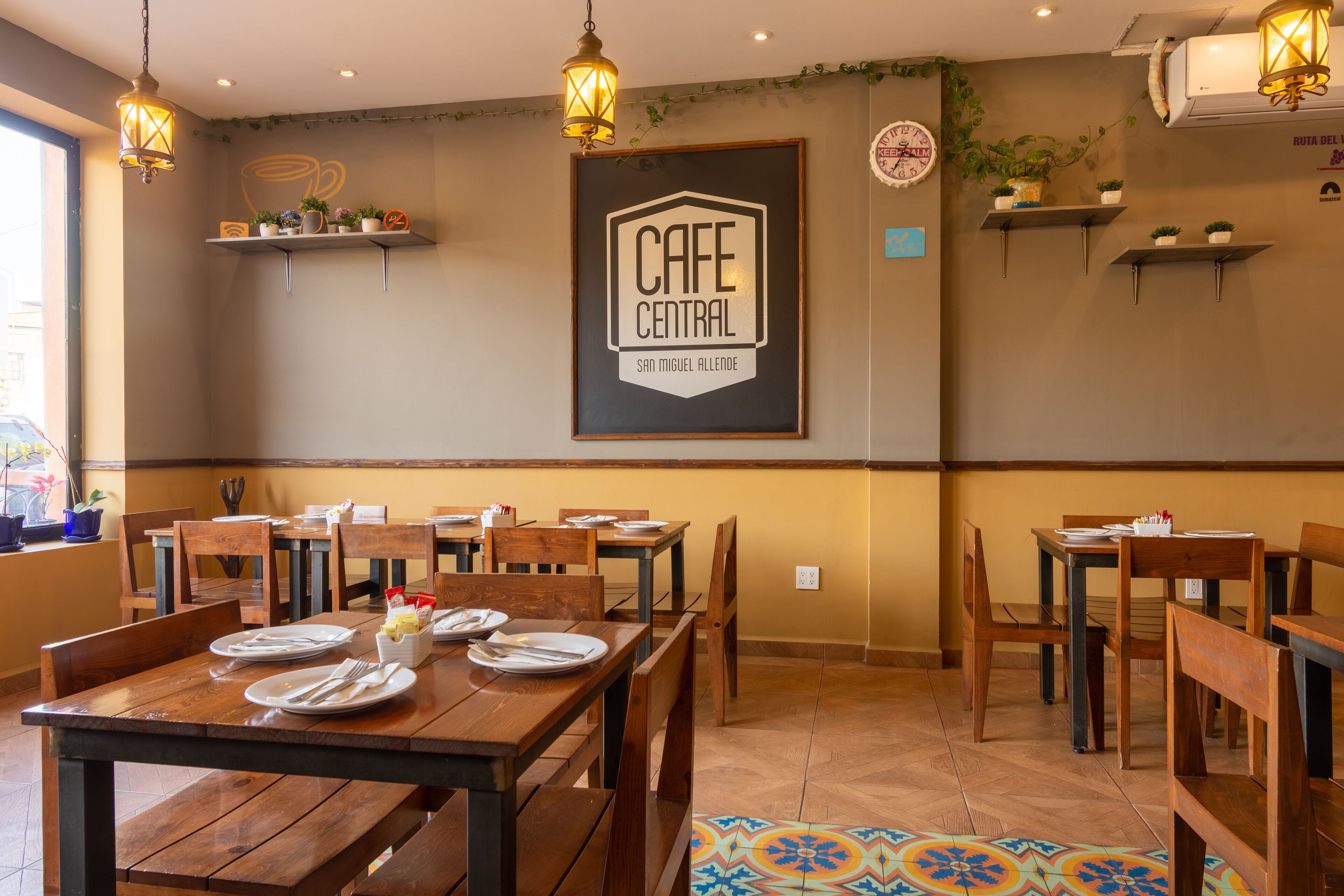 breakfast, lunch and dinner served