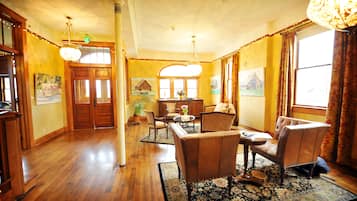 Sala de estar en el lobby