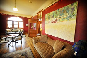 Library - Balch Hotel (Dufur)