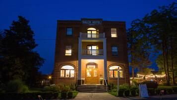 Fachada del alojamiento - Noche