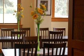 Lunch, dinner served; American cuisine, garden views 