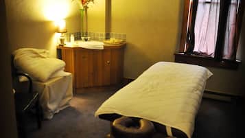 Body treatments, aromatherapy, facials, 1 treatment room