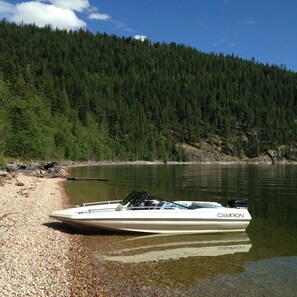 Boating - WING CREEK RESORT (Kaslo)