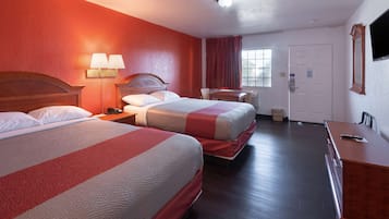 Työpöytä, silitysrauta/-lauta, ilmainen Wi-Fi, vuodevaatteet