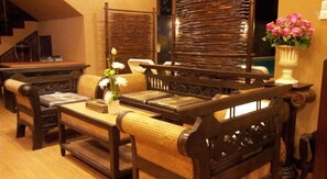 Lobby sitting area - Teeraya Boutique Guesthouse - Hostel (Chiang Mai)