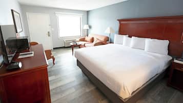 Room, 1 King Bed, Non Smoking | Premium bedding, blackout drapes, soundproofing, iron/ironing board