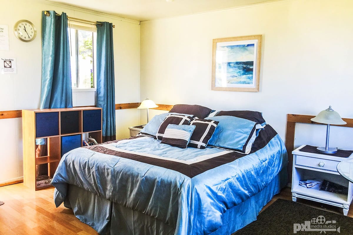 Economy Cottage, 1 Queen Bed, Ocean View, Beachfront (#2)