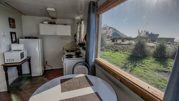 Economy Cottage, 1 Queen Bed, Ocean View, Beachfront (#3) | Free WiFi