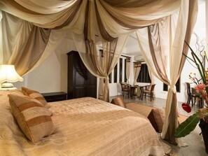 Chiang Chom | Minibar, in-room safe, desk, iron/ironing board - Baan Vartika at Ping (Chiang Mai)