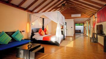 Premium Beach Villa with Whirlpool | Sengetøy av topp kvalitet, minibar, safe på rommet og skrivebord