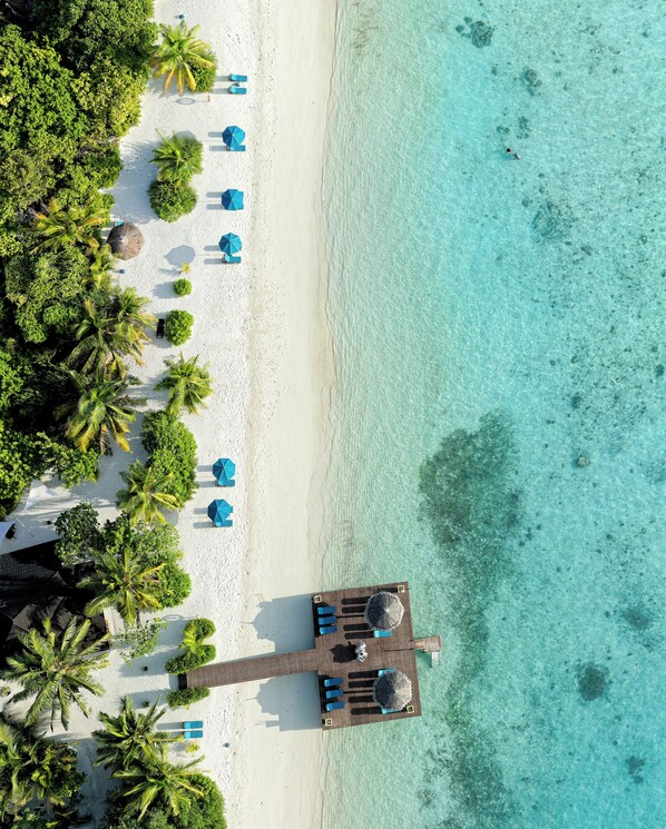 Playa privada y playa de arena blanca 