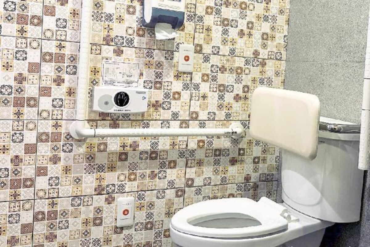 Badezimmer | Dusche, Haartrockner, Handtücher