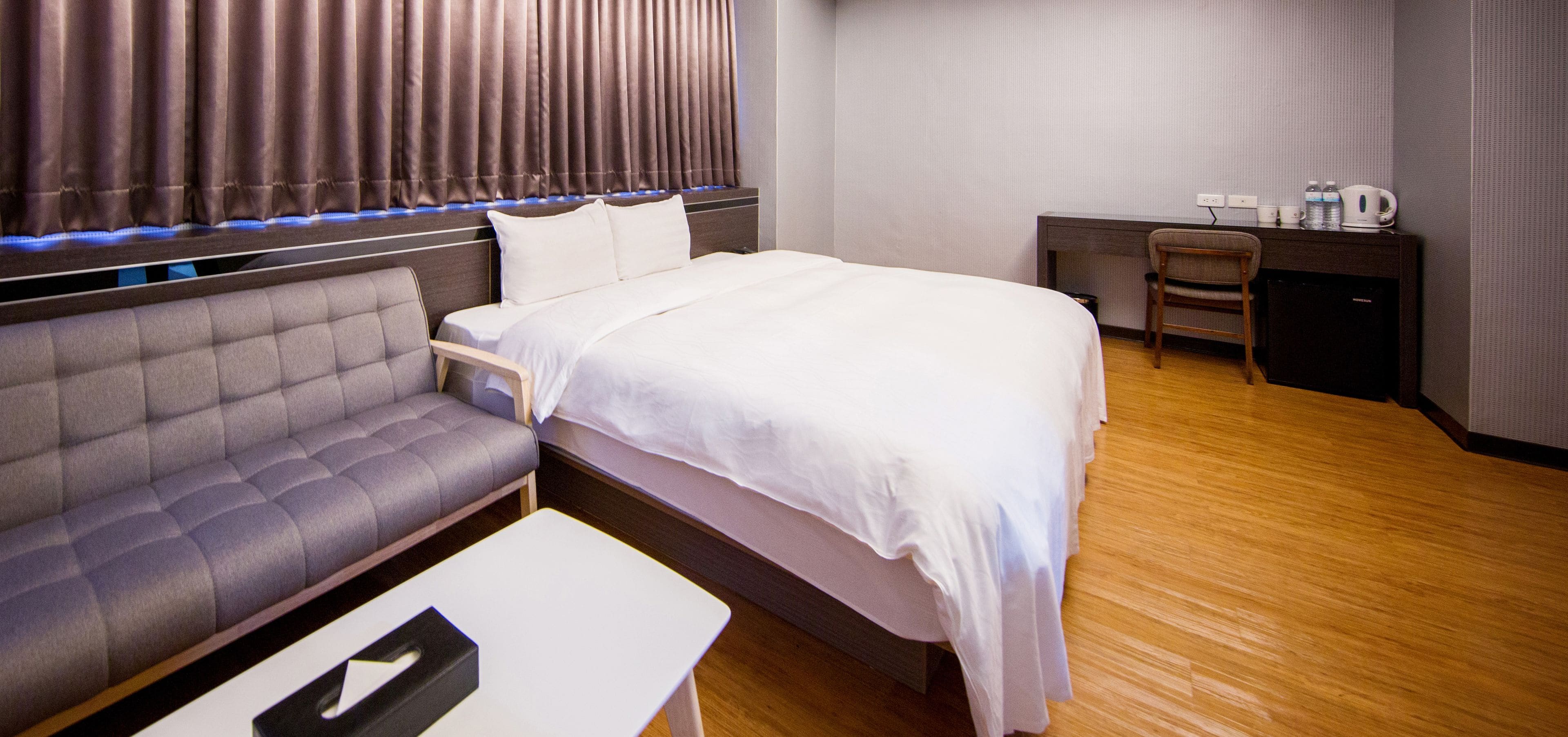 华丽双人房, 1 张特大床 | 高档床上用品、特色装修、办公桌、遮光窗帘