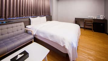 Deluxe Double Room, 1 King Bed | Premium bedding, individually decorated, desk, free WiFi