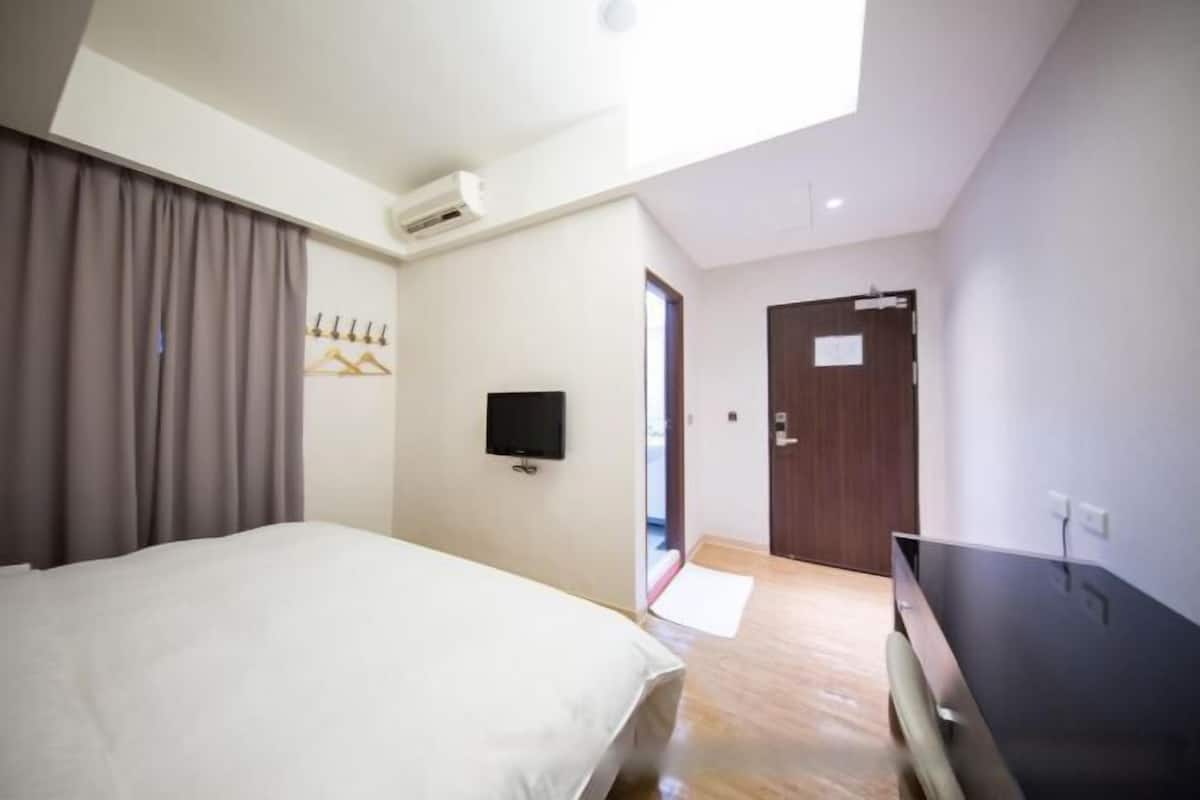 Premium bedding, individually decorated, desk, blackout drapes