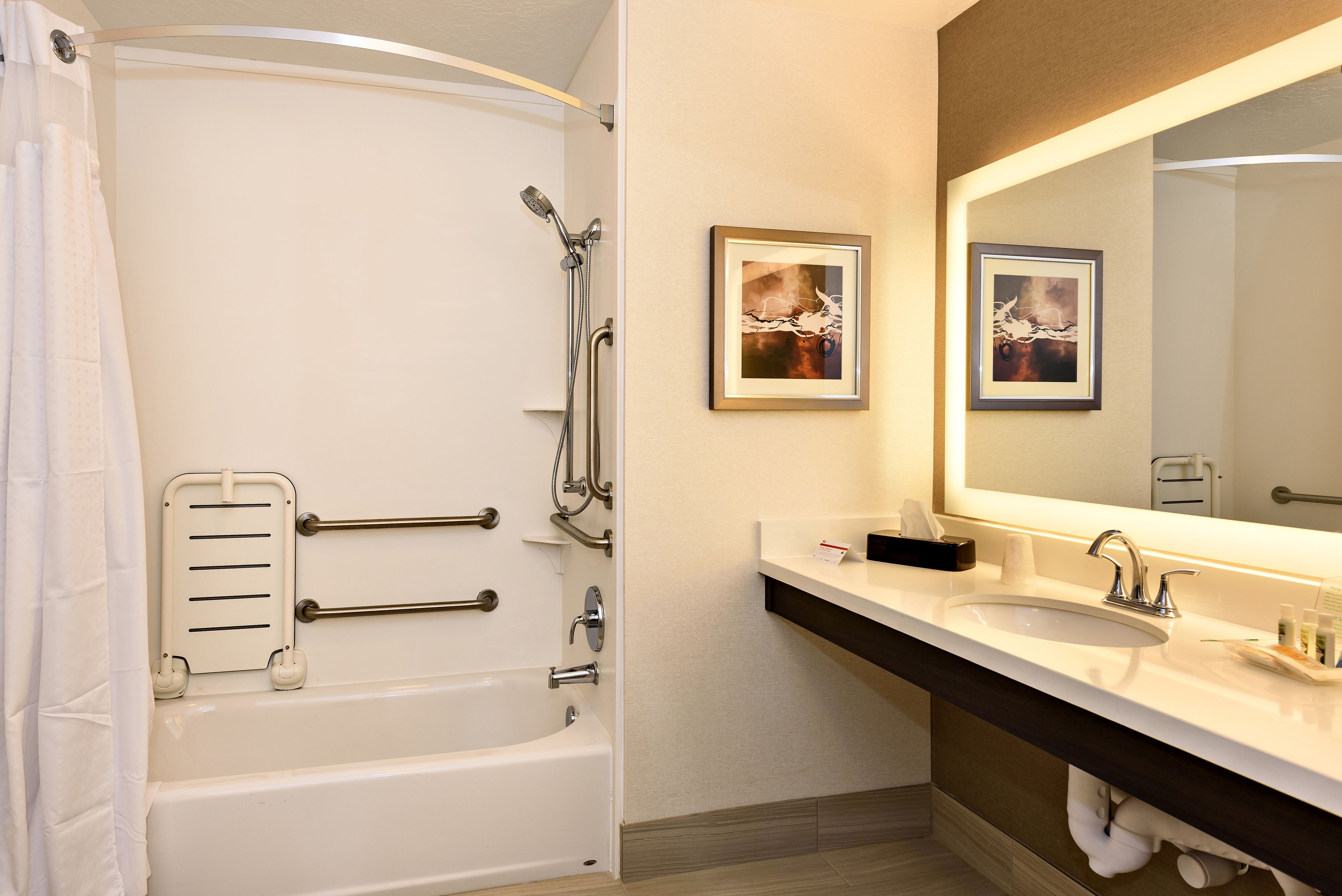 room, 1 king bed, accessible (mobility tub) | premium bedding, in-room safe, desk, blackout curtains