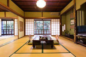 Traditional Room (8 Tatami Mats)