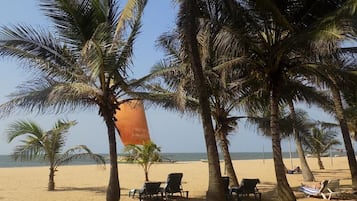 Una spiaggia nelle vicinanze