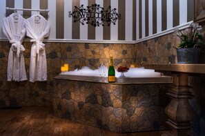 Provincial Cottage | Jetted tub - Belle Le Vie (Sassafras)