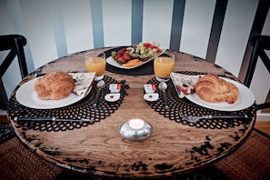 Free daily continental breakfast