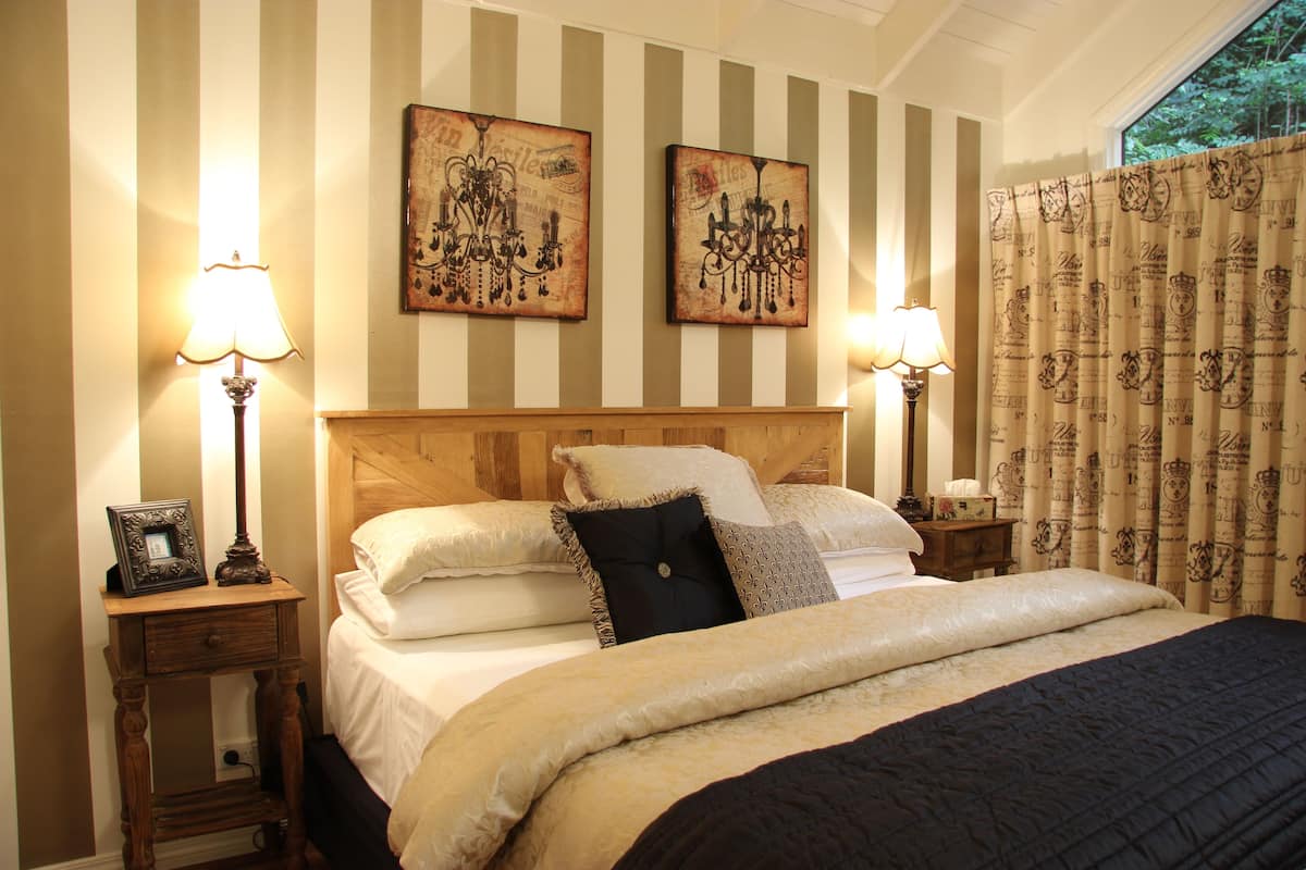 Casa de campo romántica, 1 cama de matrimonio grande, vistas a la montaña, junto a la montaña | 1 dormitorio, sábanas de algodón egipcio, ropa de cama de alta calidad