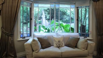 Lorraine Suite | Living area
