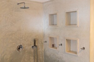 Standard Double Room | Bathroom | Shower, free toiletries, bidet, towels