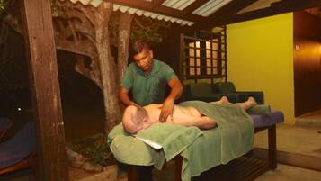 Espace de soins pour les couples, massages sur la plage