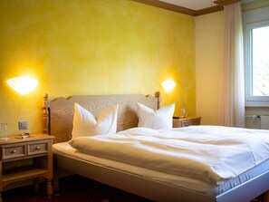 Superior dubbelrum | Skrivbord, gratis barnsängar, gratis wi-fi och sängkläder